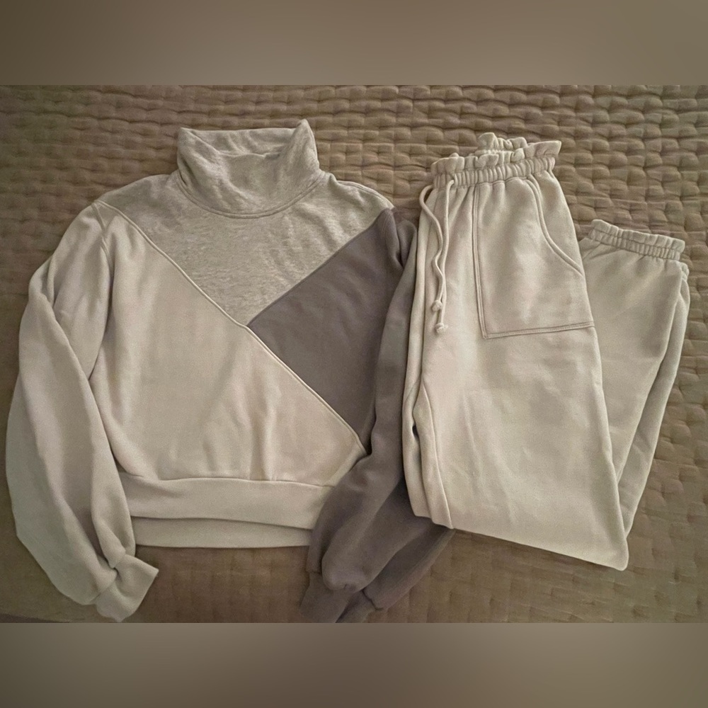 COPY - Abercrombie & Fitch Soft A&F Collection Essential Sunday Jogger Sweat Se…